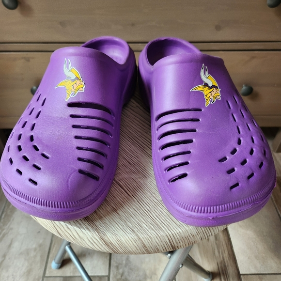 Purple FOCO Minnesota Vikings Clogs Womens Size 7-8 - Picture 1 of 6